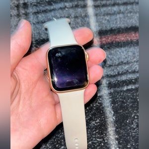 Rose gold Apple Watch SE